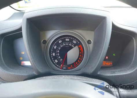 2010 Scion Xd z USA, uszkodzony, nr VIN JTKKU4B49AJ059072